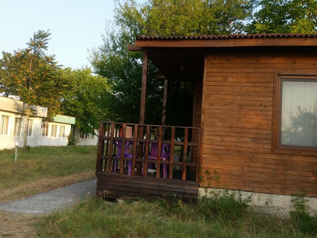 Bungalow Megi Hotel Nadezhda Kültér fotó